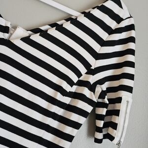 Banana Republic Black White Striped Short Sleeve Zipper V Neck Dress Size 8P